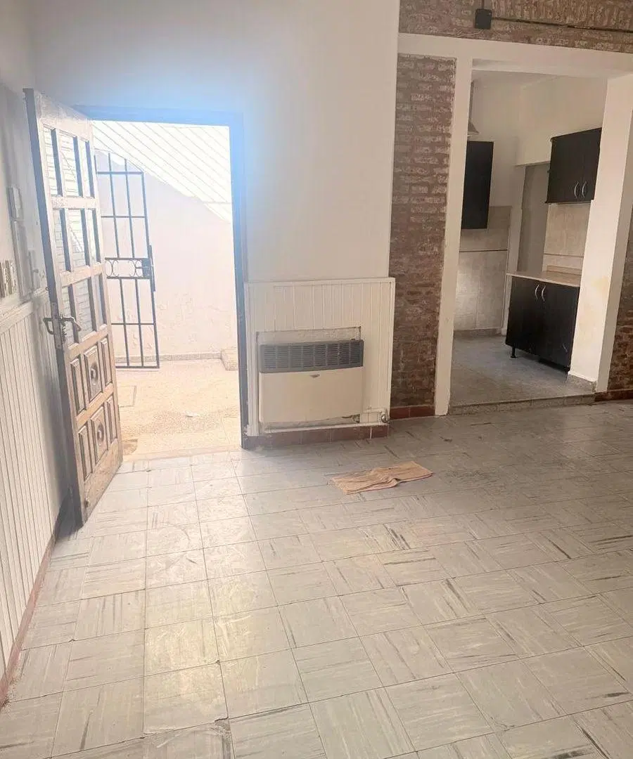 EN VENTA INTERNO CON COCHERA EN ZONA SUR 5
