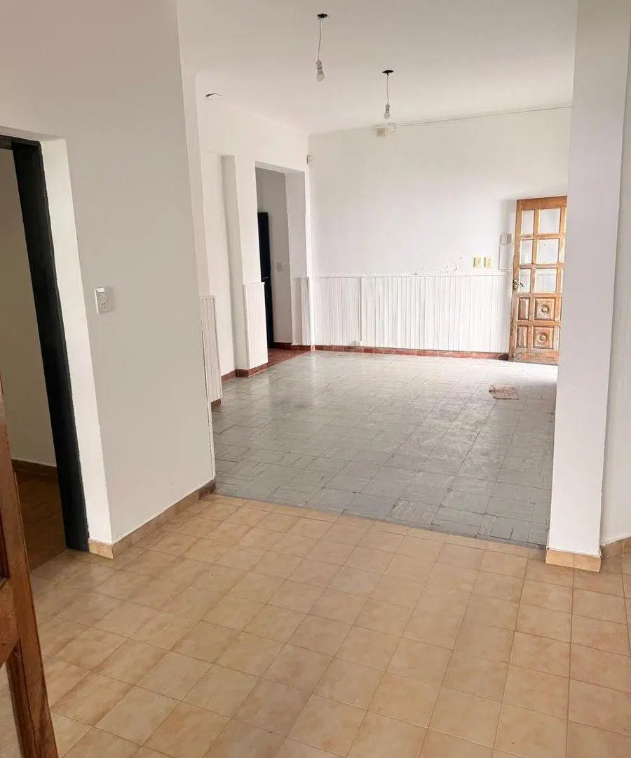 EN VENTA INTERNO CON COCHERA EN ZONA SUR 8