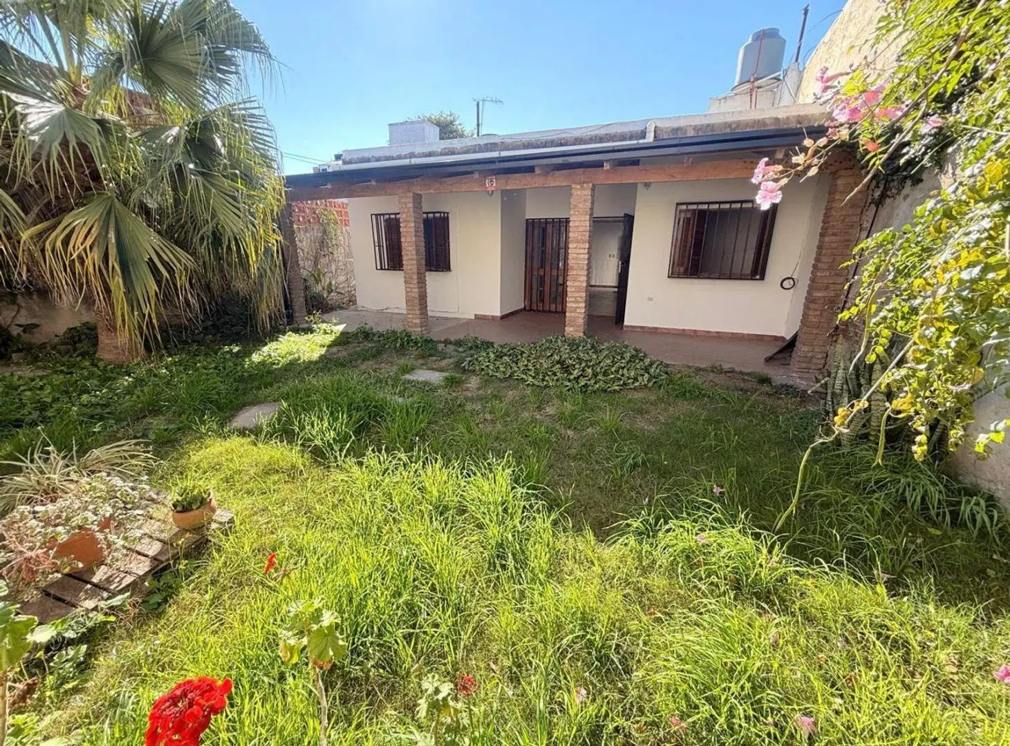 EN VENTA INTERNO CON COCHERA EN ZONA SUR 2