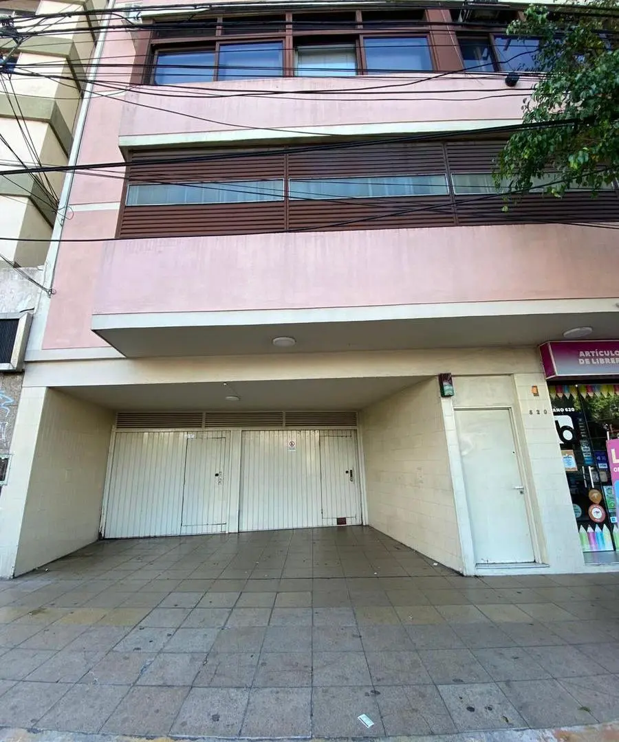 COCHERA SOBRE AVENIDA BELGRANO 1