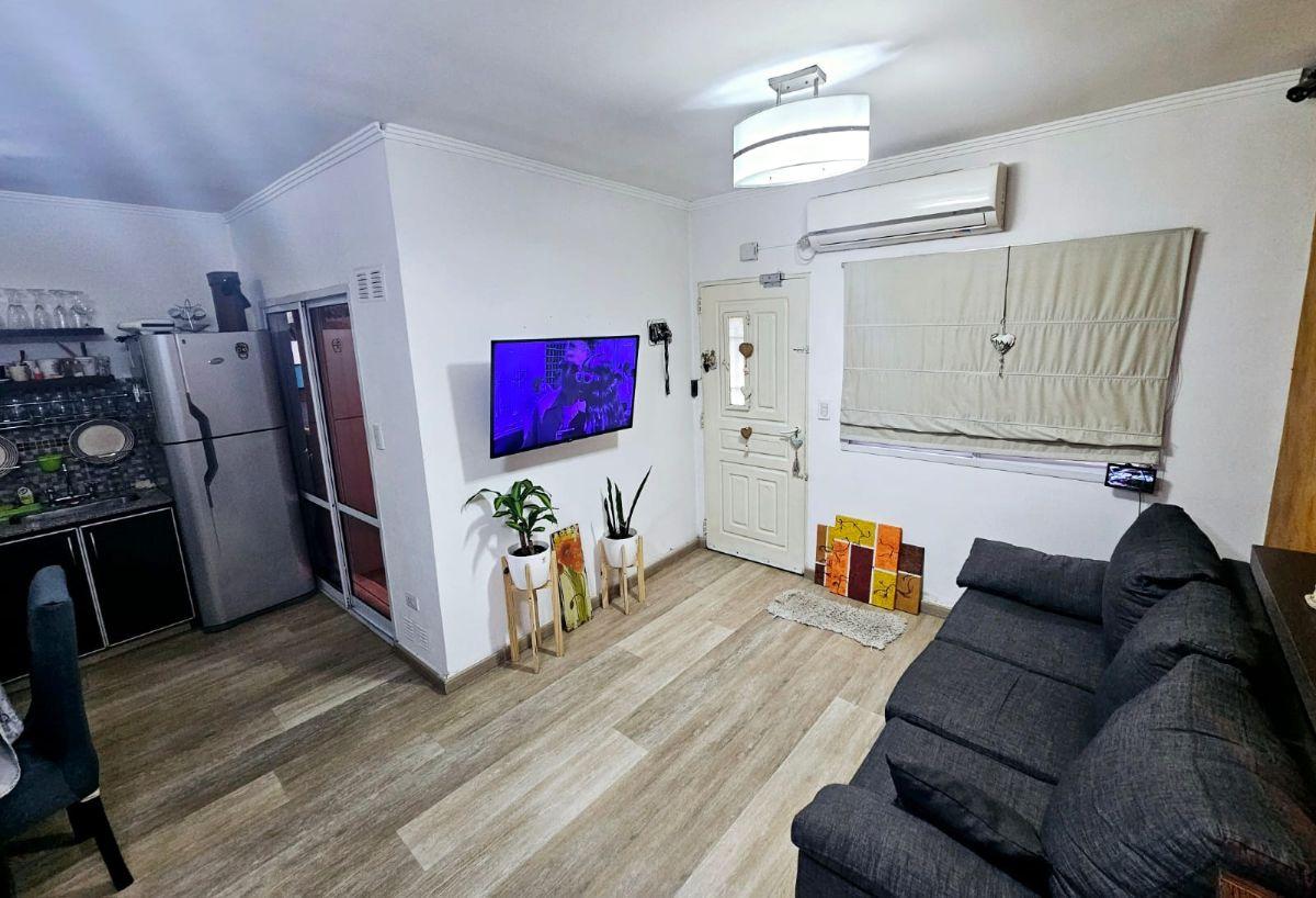 Casa de 70 m² con 3 dormitorios en venta en Sarandi