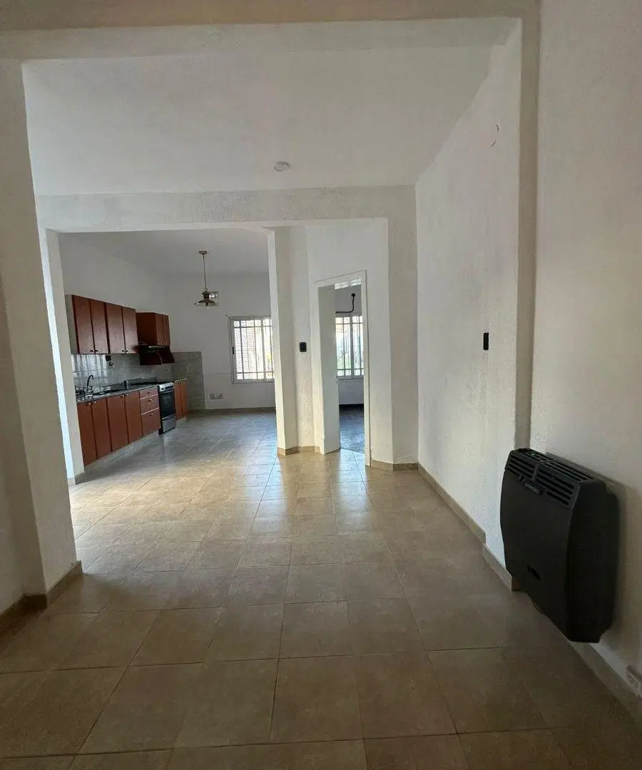 Hermosa Casa en Alquiler con Fondo Libre 4