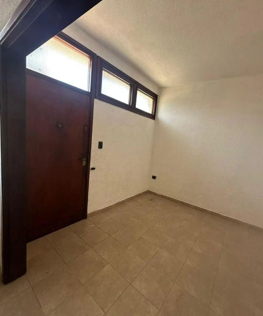 Hermosa Casa en Alquiler con Fondo Libre 5