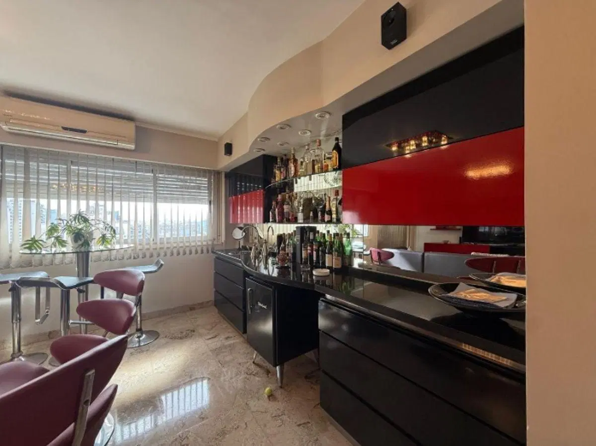 Departamento de 190 m² construidos con 3 dormitorios en venta en Avellaneda 2