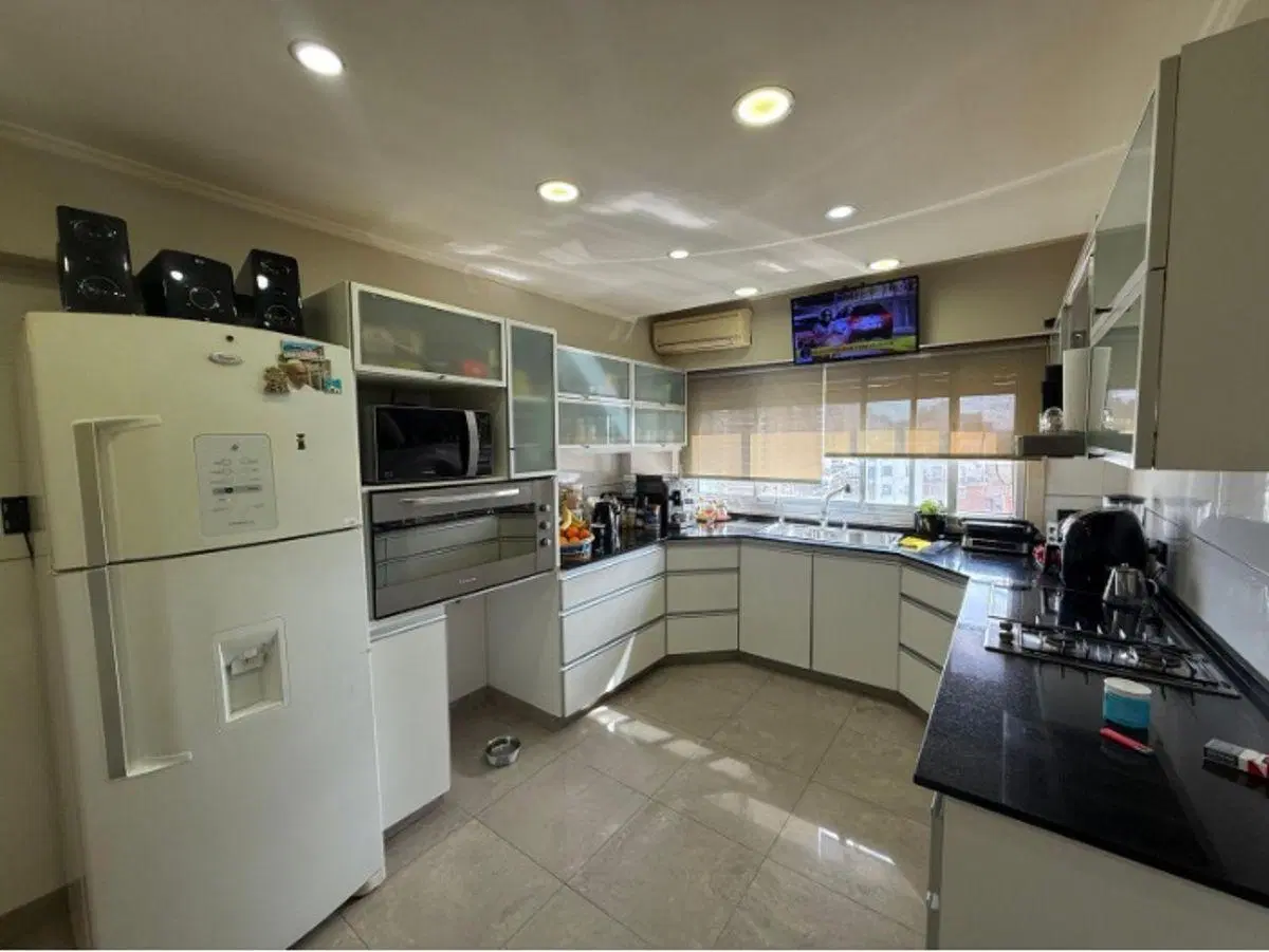 Departamento de 190 m² construidos con 3 dormitorios en venta en Avellaneda 5
