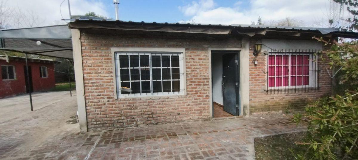 ALQUILER AMPLIA CASA DE 2 DORMITORIOS CON PATIO Y ENTRADA PARA VEHÍCULO EN SAN VICENTE
