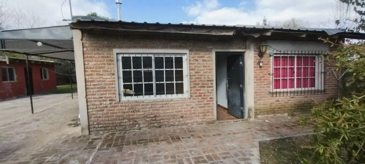ALQUILER AMPLIA CASA DE 2 DORMITORIOS CON PATIO Y ENTRADA PARA VEHÍCULO EN SAN VICENTE 2