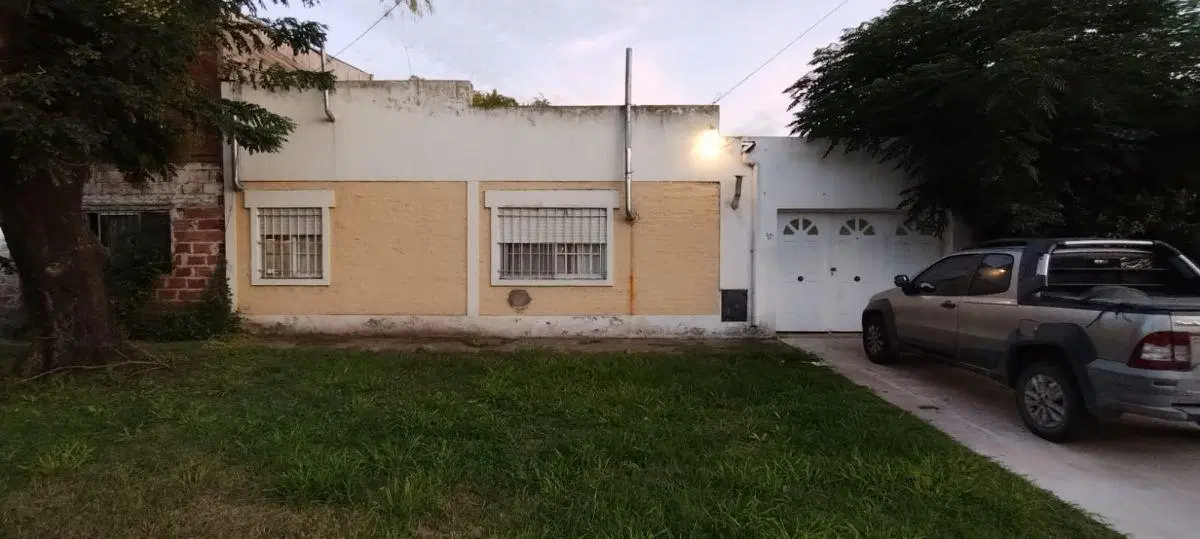 VENTA DE CASA EN SAN VICENTE, EXCELENTE UBICACION 2
