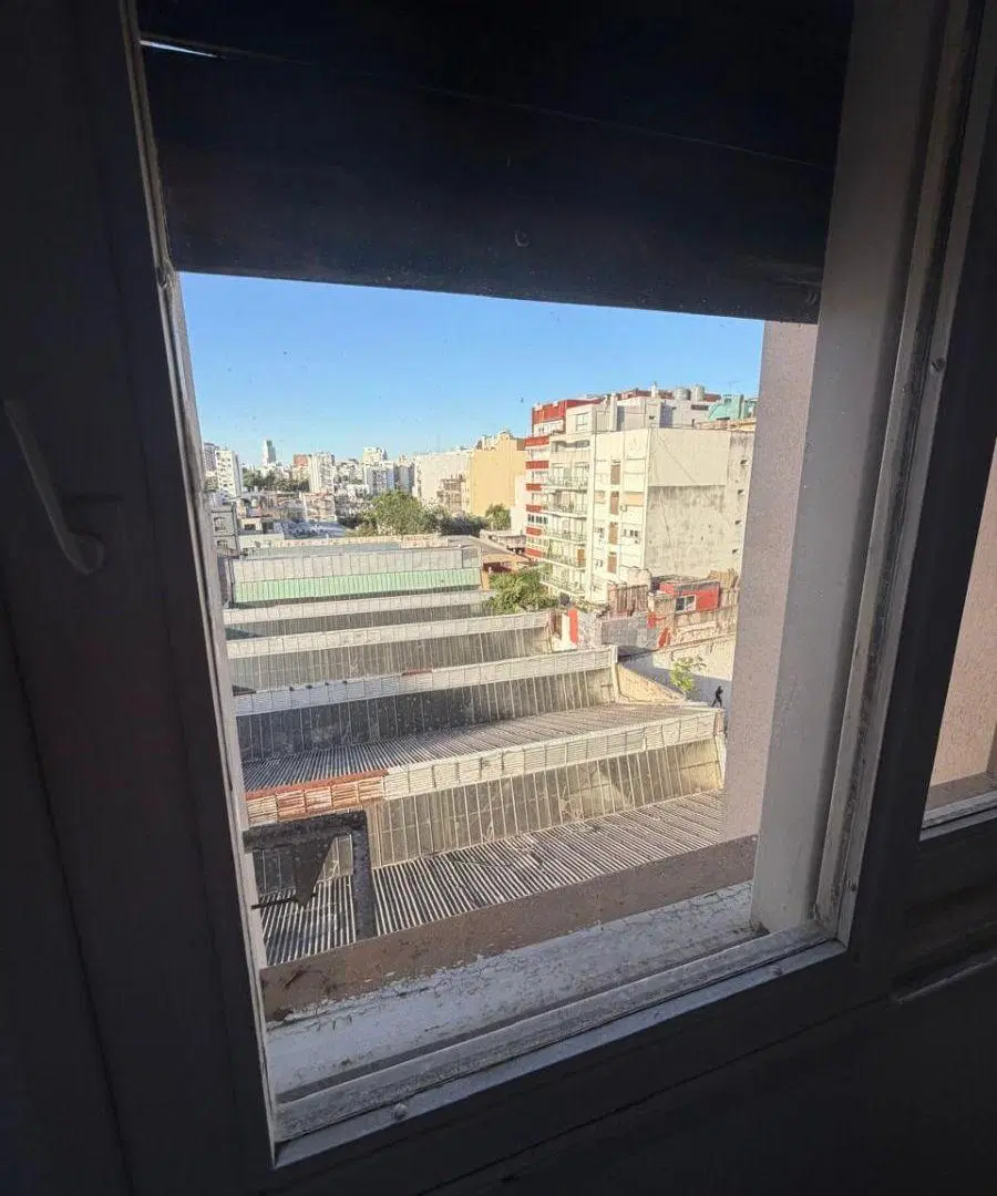 DEPARTAMENTO DE 2 AMBIENTES AL CONTRAFRENTE A PULMON DE MANZANA CON BALCON TODO SOL PISO 7° 2