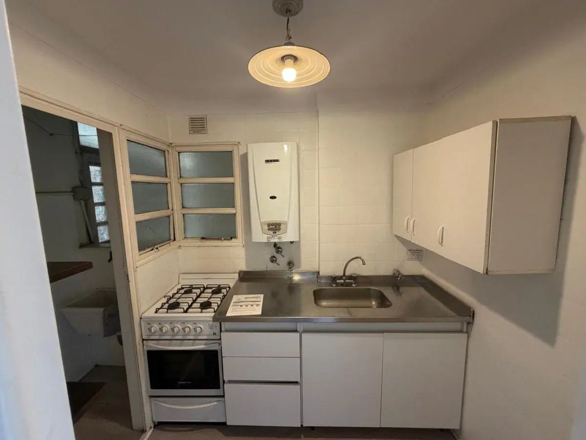 DEPARTAMENTO DE 2 AMBIENTES AL CONTRAFRENTE A PULMON DE MANZANA CON BALCON TODO SOL PISO 7° 4