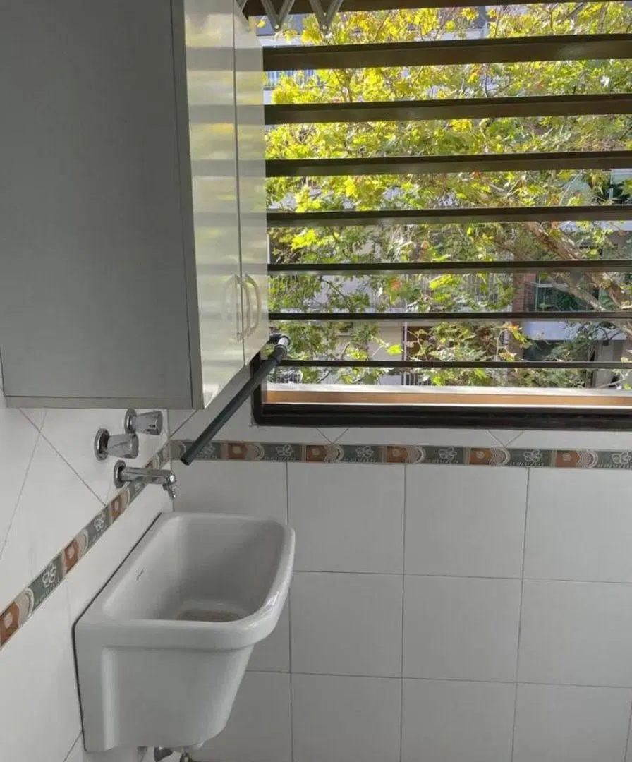 SEMIPISO DE 4 AMBIENTES AL FRENTE CON BALCON CORRIDO, 6° PISO, 3 BAÑOS, COCHERA FIJA. CATEG, SEG, 3
