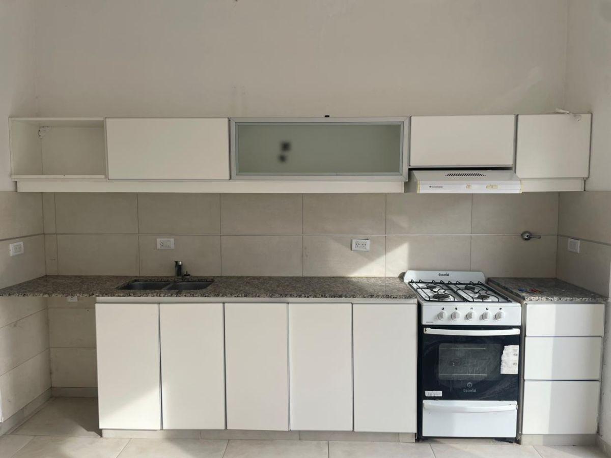 Foto de DÚPLEX DE 4 AMBIENTES EN ALQUILER CON COCHERA, imagen 2