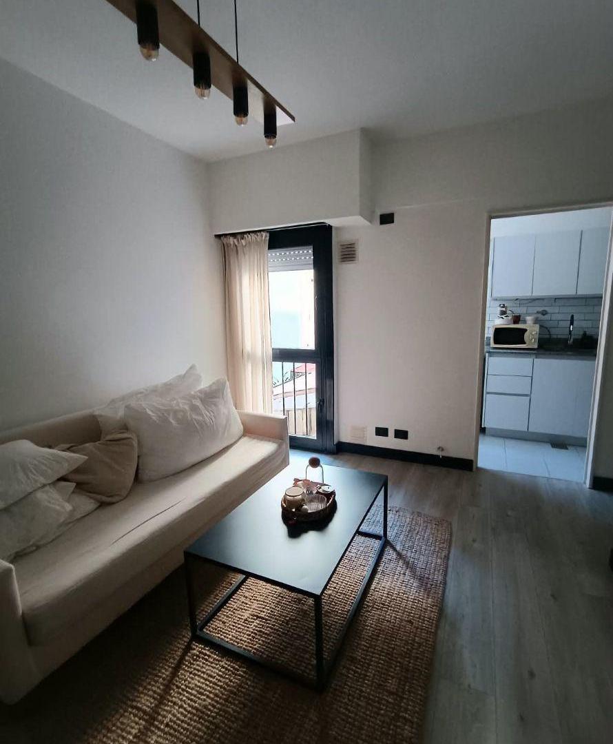 Foto de HERMOSO DEPARTAMENTO DE 2 AMBIENTES AL CFTE RECICLADO A NUEVO, TODO, imagen 3