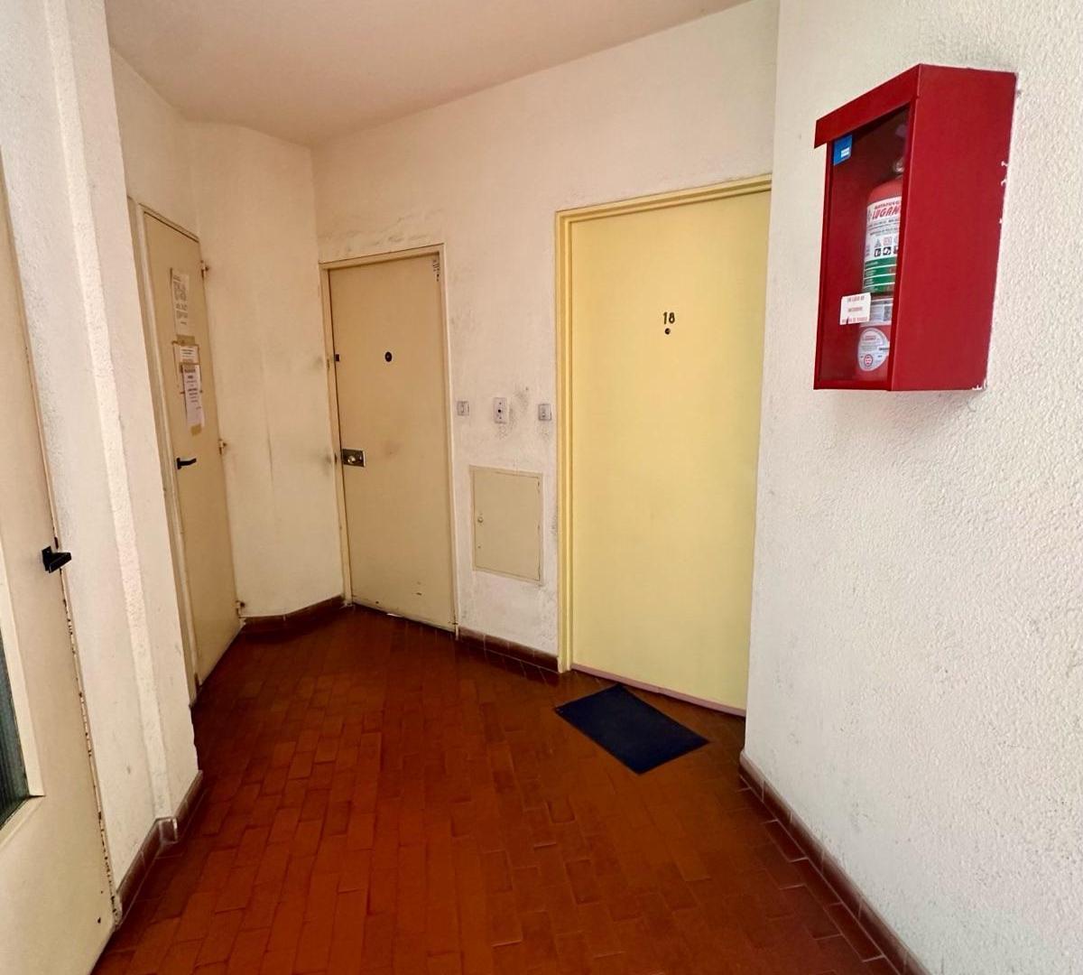 Foto de Alquiler departamento 3 ambientes con balcón - Lugano 1 y 2, imagen 5