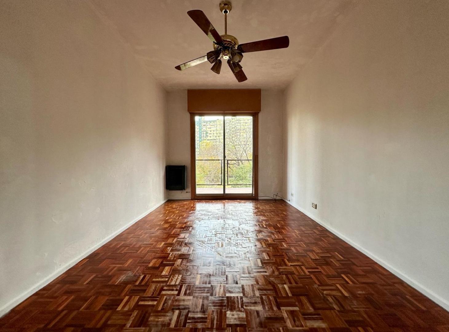 Foto de Alquiler departamento 3 ambientes con balcón - Lugano 1 y 2, imagen 3