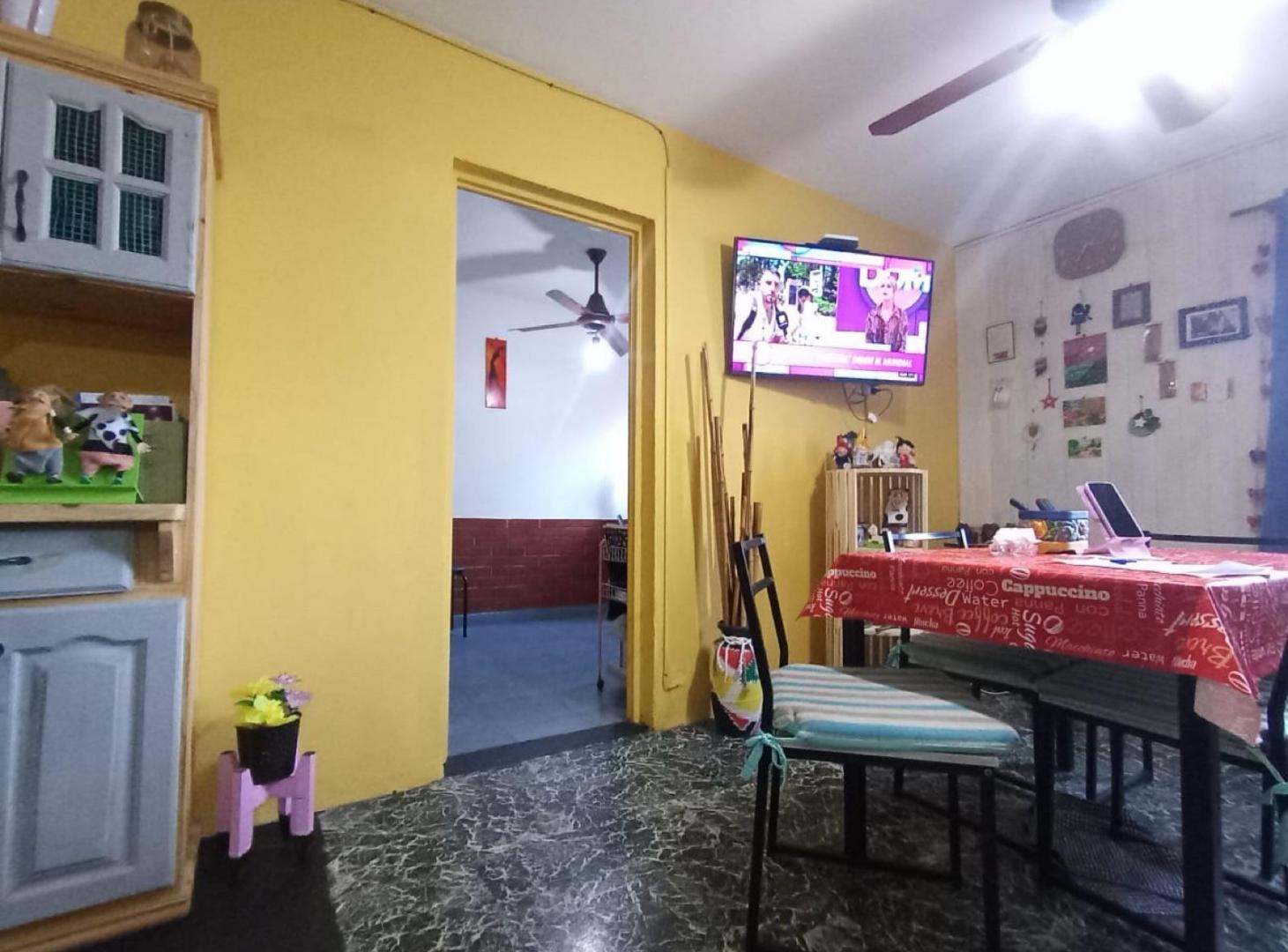 Foto de Alquiler 5 ambientes con patio cubierto - Barrio piedrabuena, imagen 2