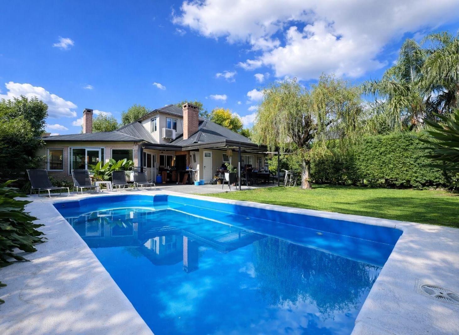 Casa en el Barrio Haras Maria Eugenia Moreno con Pileta