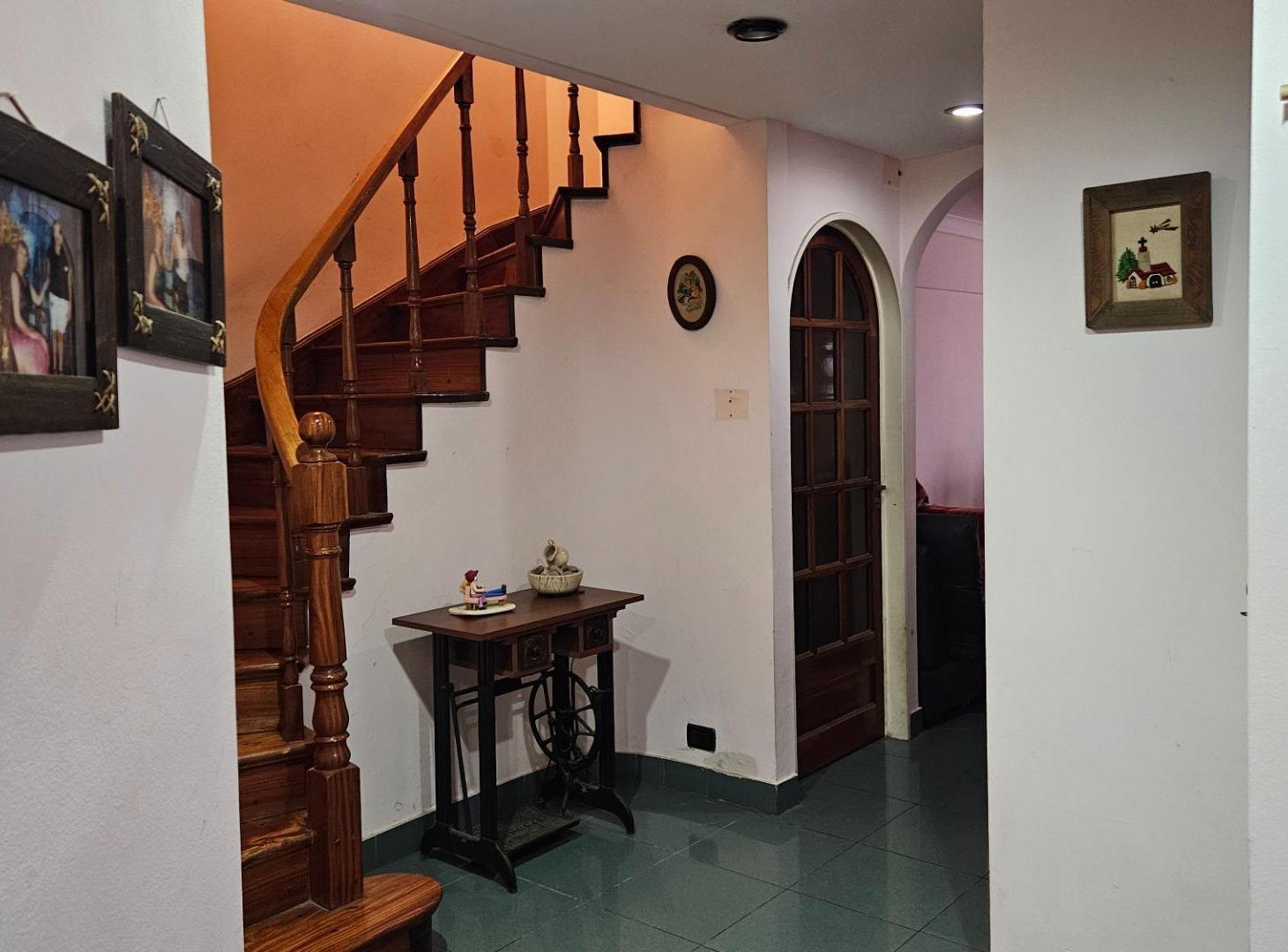HERMOSO DUPLEX  4 amb C/COCH,PLAYROOM Y PATIO