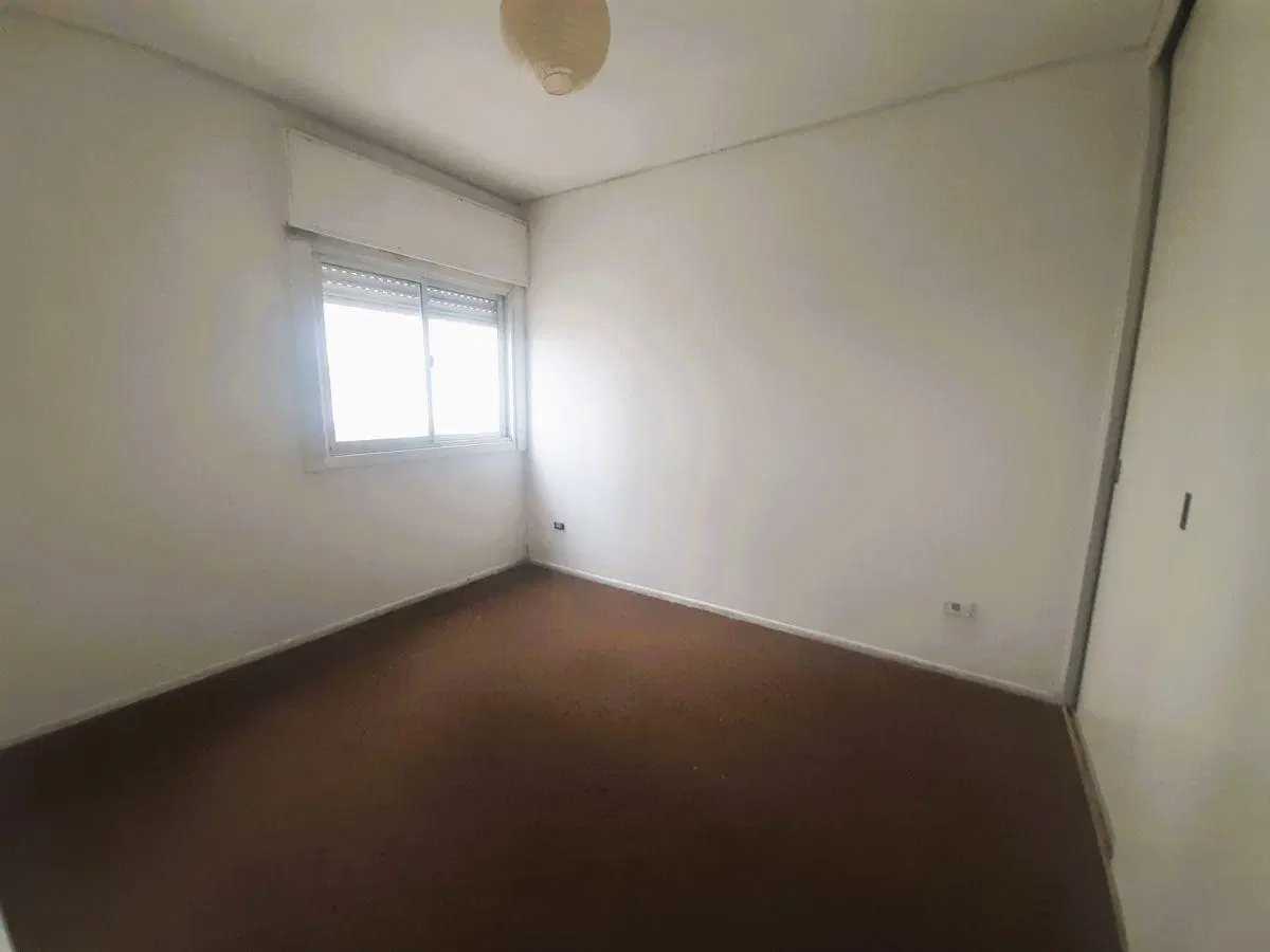 MUY LUMINOSO DEPARTAMENTO 3 AMBIENTES CON COCHERA EN AVELLANEDA - TORRES PUEYRREDON 2