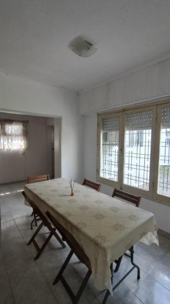 Foto de Casa con garage 4 ambientes , parque y cochera para 3 autos. Barrio, imagen 2