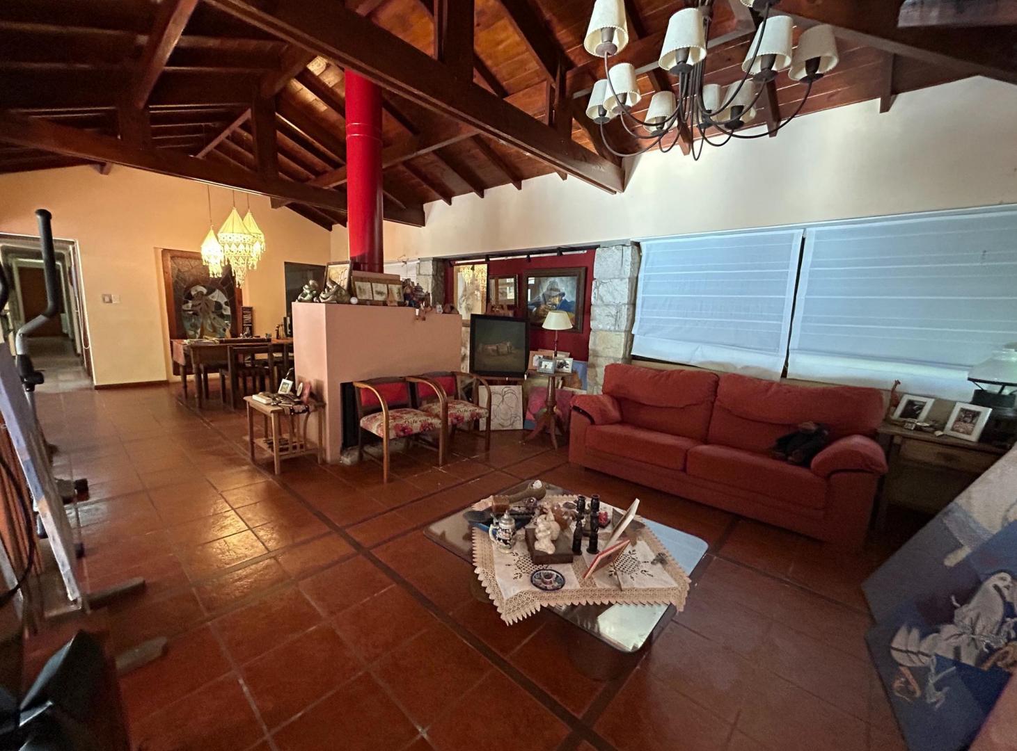 Foto de Chalet 6 ambientes con quincho y cochera + Departamento en dos plantas., imagen 5
