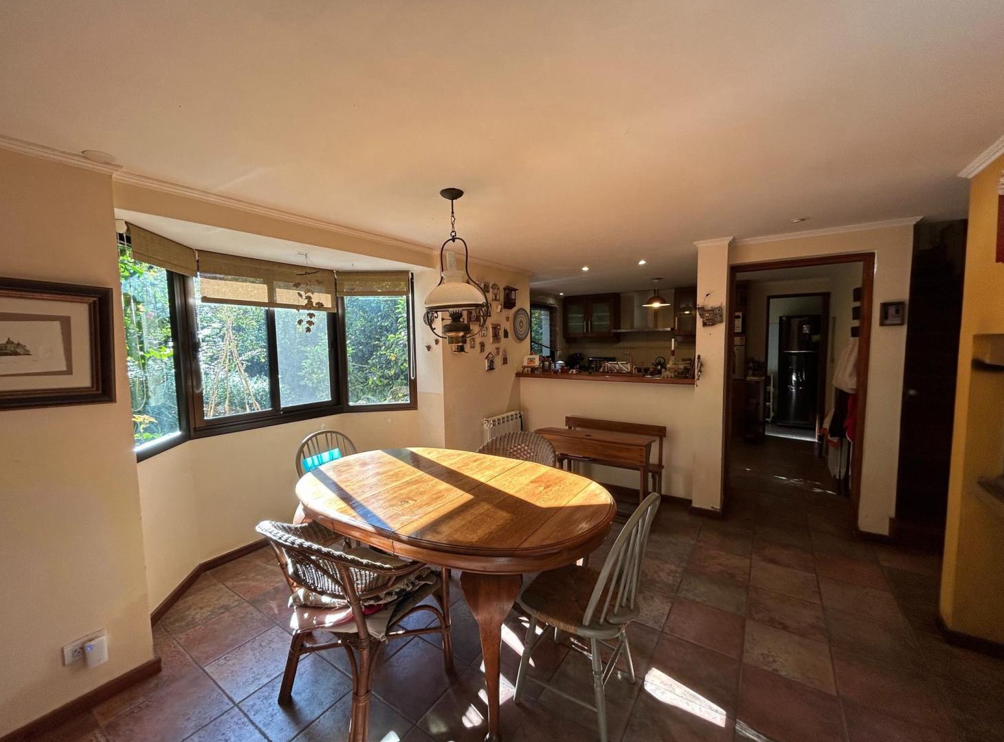Foto de Chalet 6 ambientes con quincho y cochera + Departamento en dos plantas., imagen 4