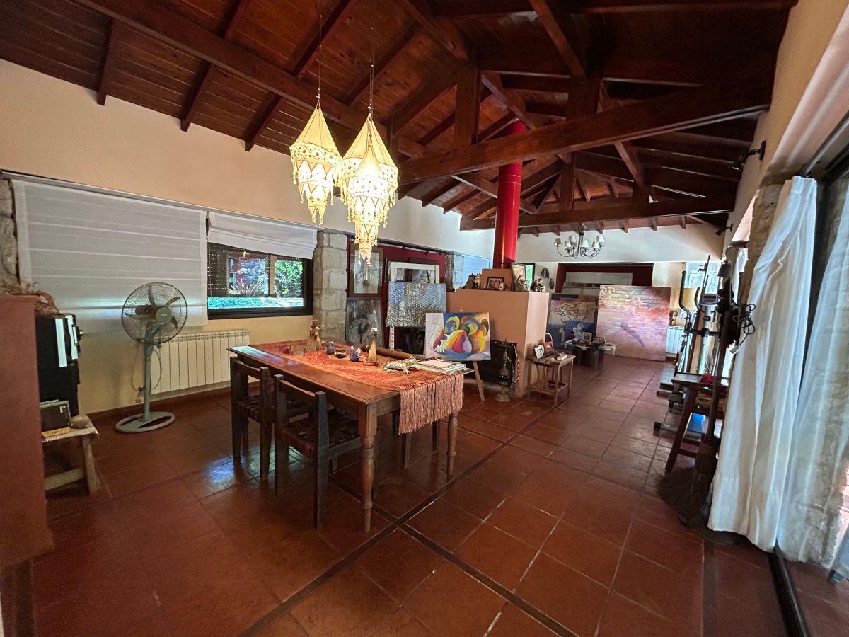Foto de Chalet 6 ambientes con quincho y cochera + Departamento en dos plantas., imagen 3