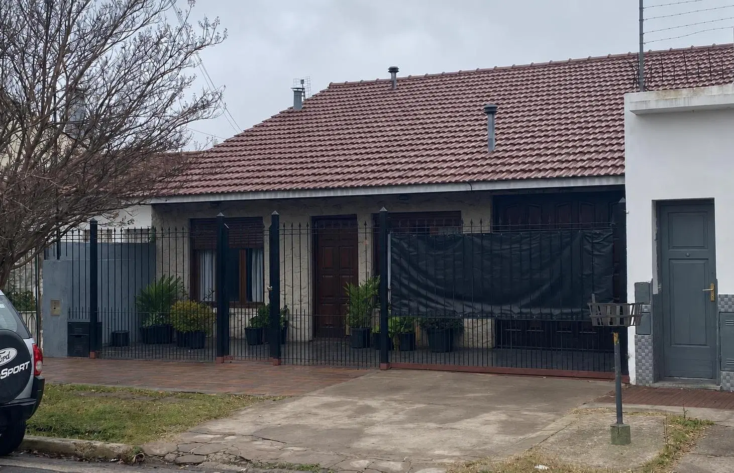 VENTA CASA 3 AMBIENTES CON GARAGE Y PARQUE. HERNANDARIAS AL 5800, BARRIO LAS AVENIDAS 4