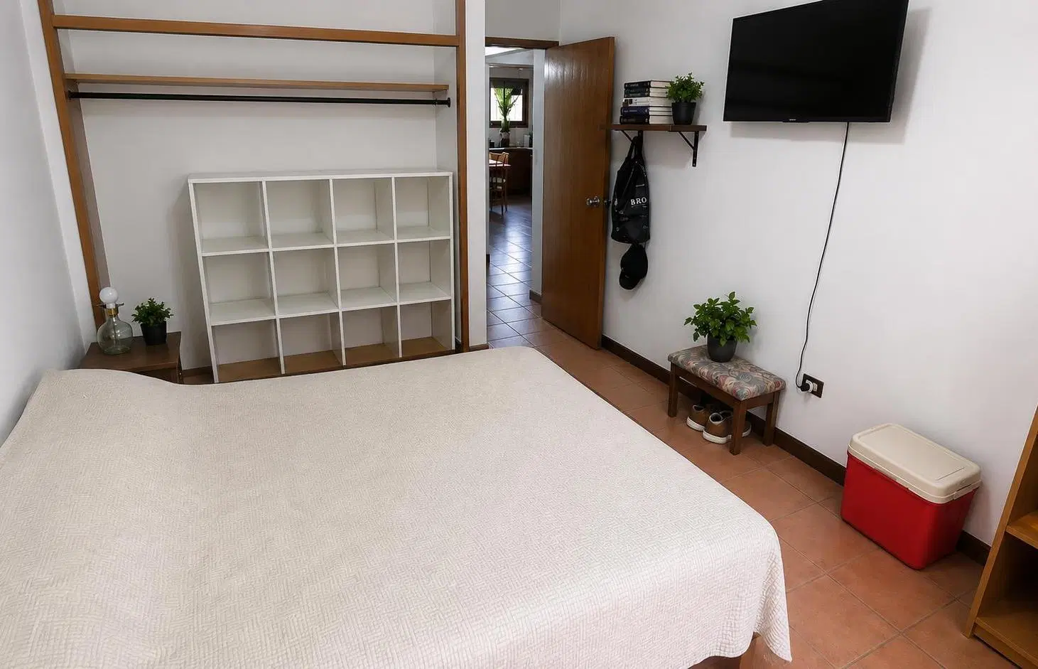 VENTA CASA 3 AMBIENTES CON GARAGE Y PARQUE. HERNANDARIAS AL 5800, BARRIO LAS AVENIDAS 8
