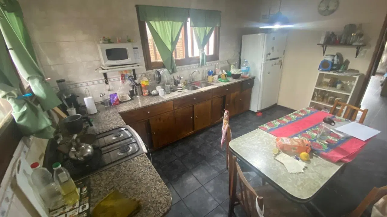 VENTA CASA 3 AMBIENTES CON GARAGE Y PARQUE. HERNANDARIAS AL 5800, BARRIO LAS AVENIDAS 5