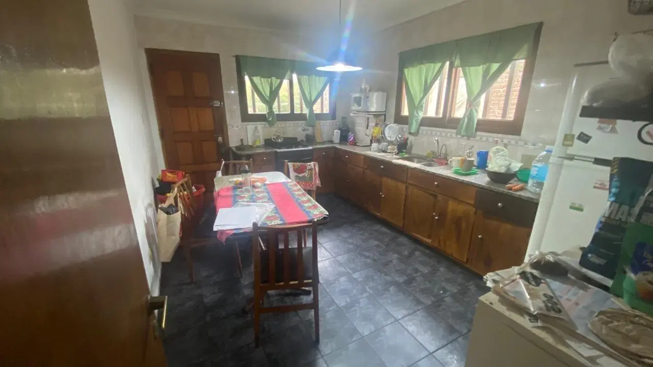 VENTA CASA 3 AMBIENTES CON GARAGE Y PARQUE. HERNANDARIAS AL 5800, BARRIO LAS AVENIDAS 2