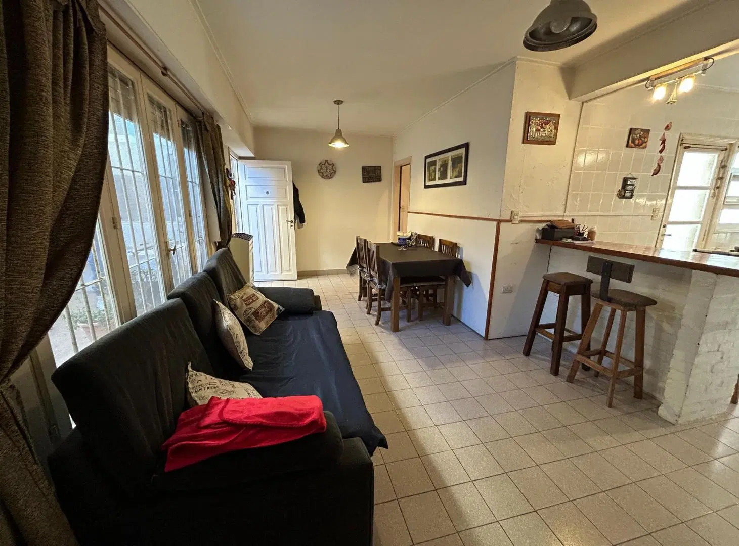 PH 3 ambientes con dos patios. Villa Primera. 3