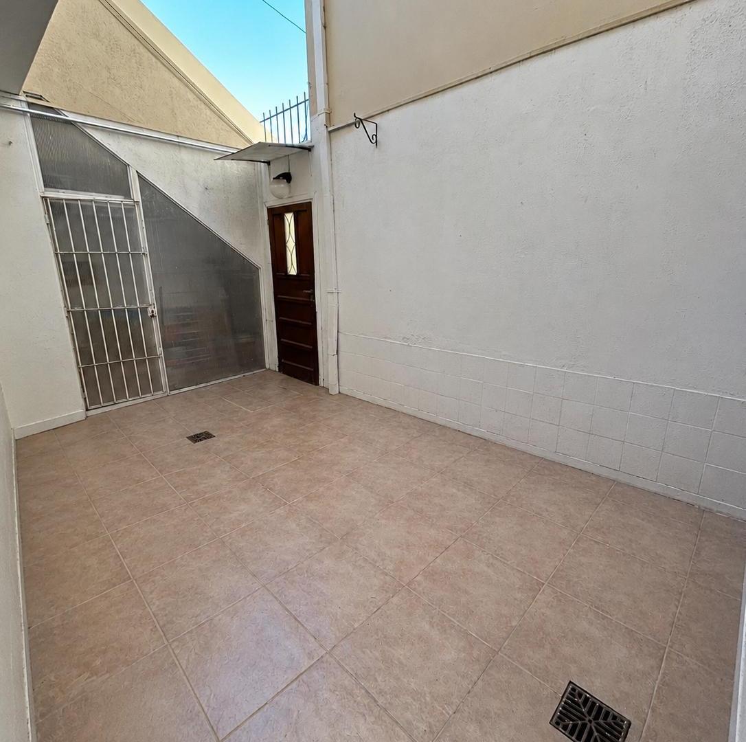 PH 3 ambientes con dos patios. Villa Primera.