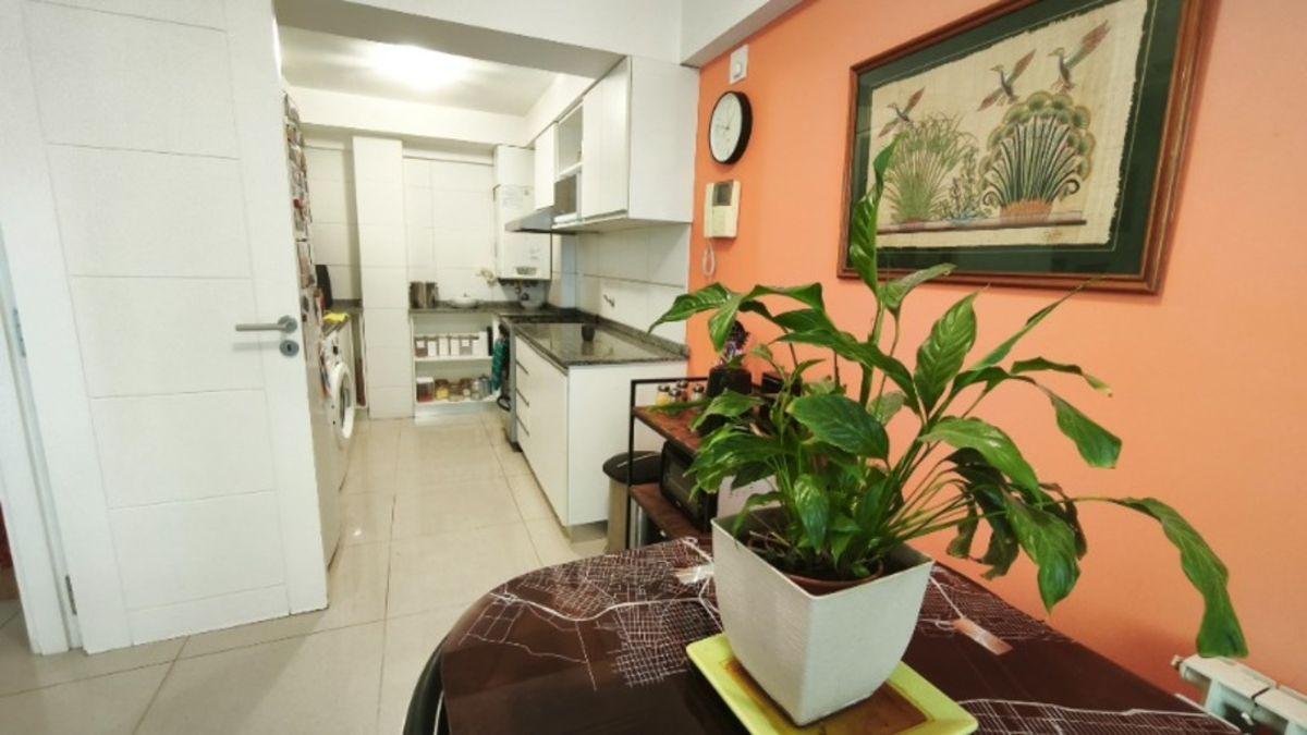 Foto de Departamento 3 ambientes al frente con balcón, cochera y baulera - San, imagen 1