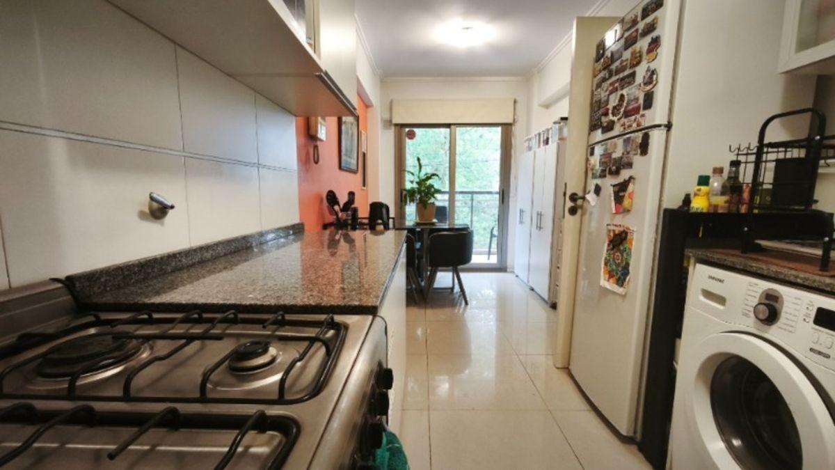 Foto de Departamento 3 ambientes al frente con balcón, cochera y baulera - San, imagen 3