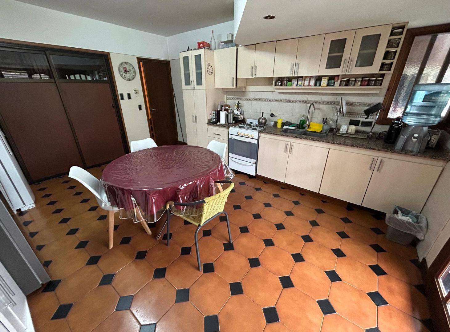 Foto de VENTA CASA 5 AMBIENTES. ZONA PARQUE LURO, imagen 3