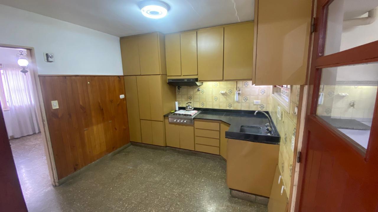 Foto de VENTA CASA 4 AMBIENTES AL FRENTE BARRIO LOS TILOS, imagen 1