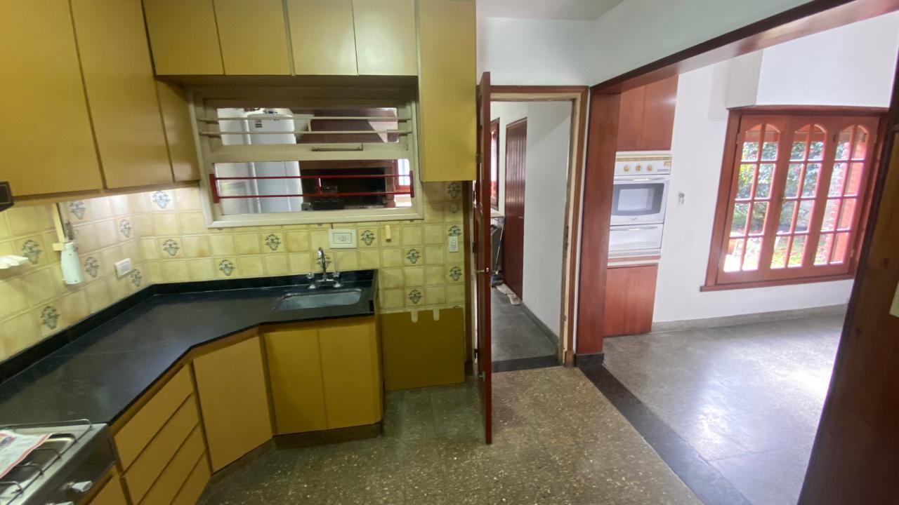 Foto de VENTA CASA 4 AMBIENTES AL FRENTE BARRIO LOS TILOS, imagen 2