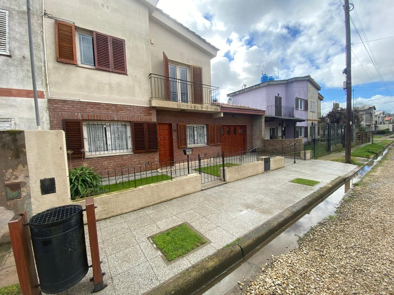 Foto de VENTA CASA 4 AMBIENTES AL FRENTE BARRIO LOS TILOS, imagen 3
