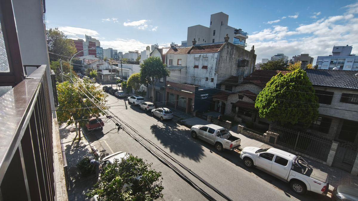Foto de Departamento 3 ambientes con balcon al frente - Zona Aldrey, imagen 4