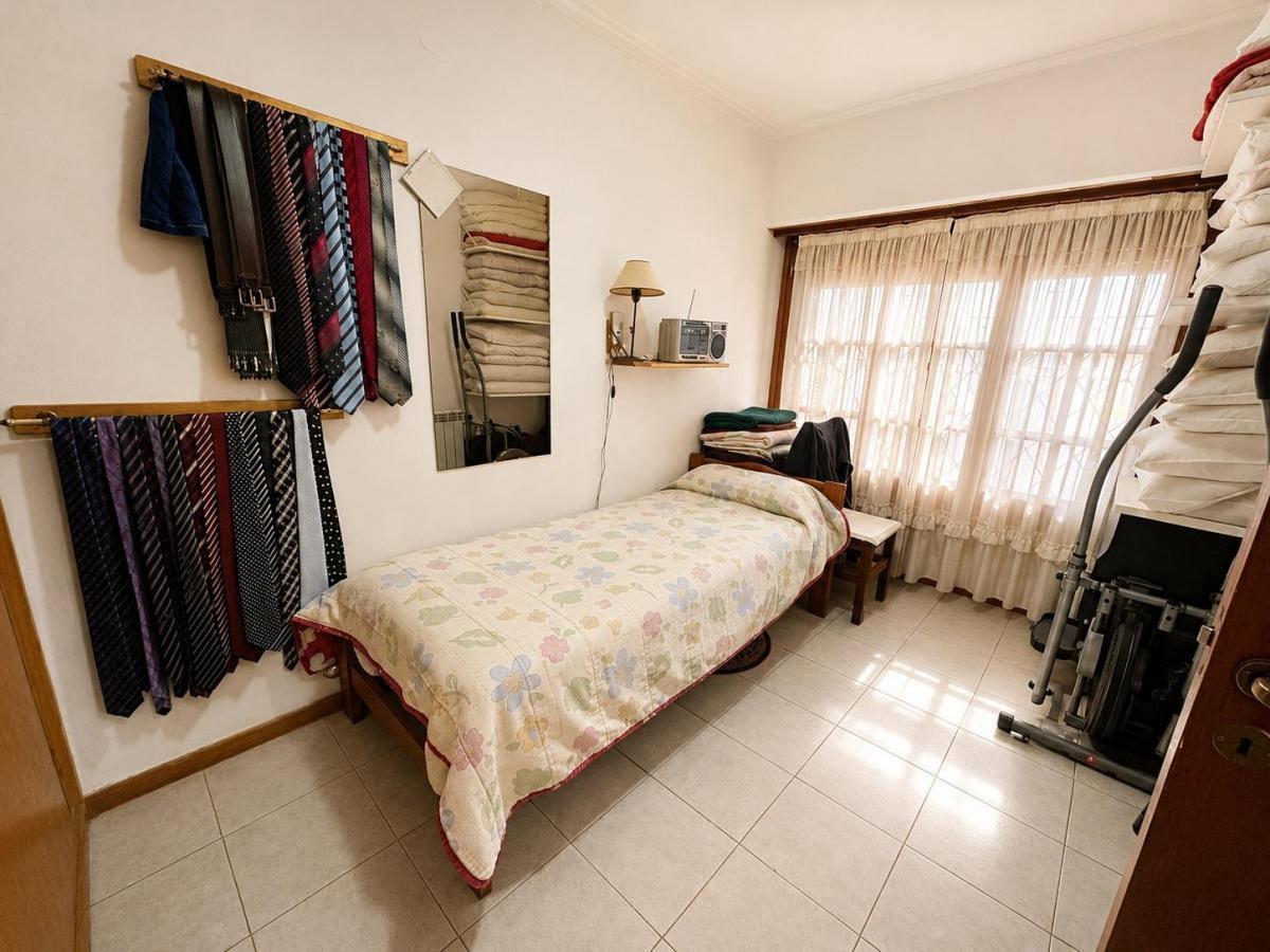 Foto de Venta casa de 3 ambientes mas 2 departamentos de dos ambientes.Barrio, imagen 2