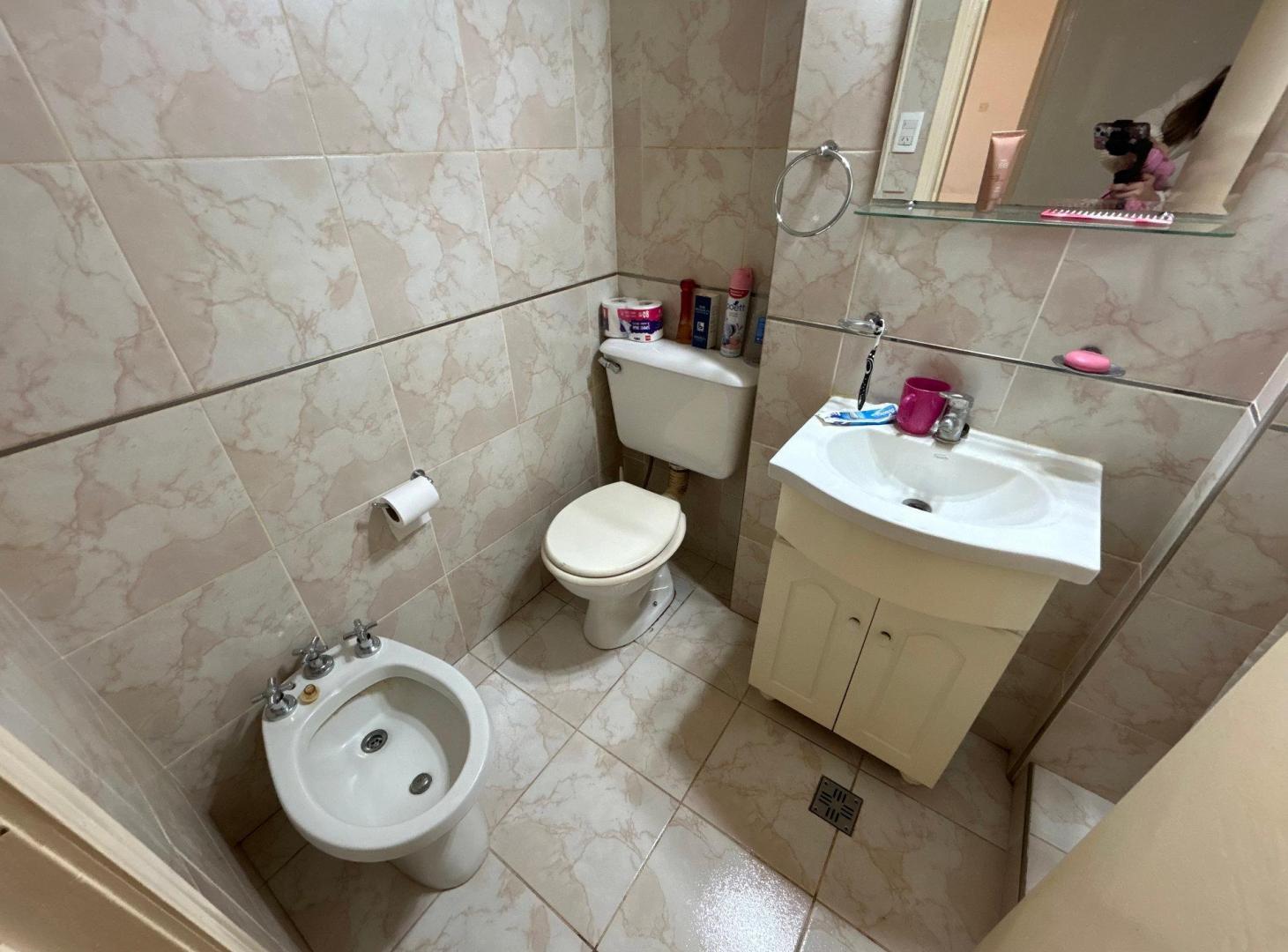 Foto de Chalet en block con departamento y pileta. Barrio San Carlos, imagen 4