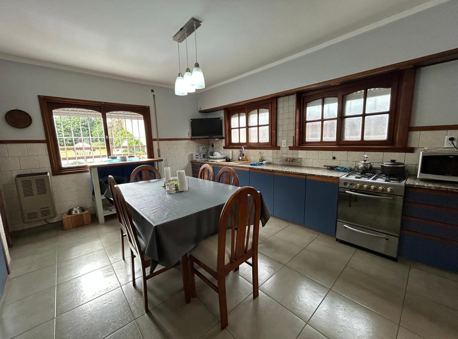 Foto de Chalet 4 ambientes con gran parque, quincho y cochera., imagen 5