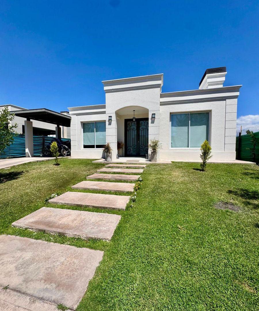 Casa moderna en venta - Barrio Bulnes