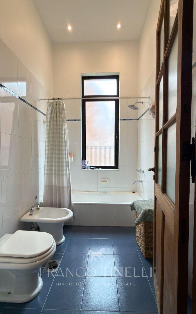 Foto de Casa en Venta | 4 Dormitorios + Estudio | Barrio Pueyrredón, Chacras de, imagen 2