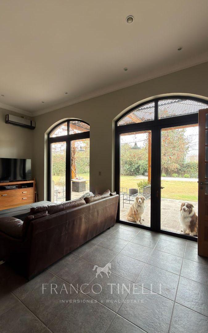Foto de Casa en Venta | 4 Dormitorios + Estudio | Barrio Pueyrredón, Chacras de, imagen 4