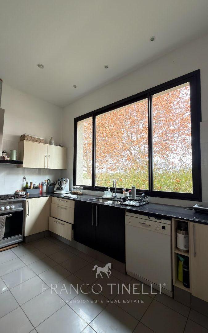 Foto de Casa en Venta | 4 Dormitorios + Estudio | Barrio Pueyrredón, Chacras de, imagen 4