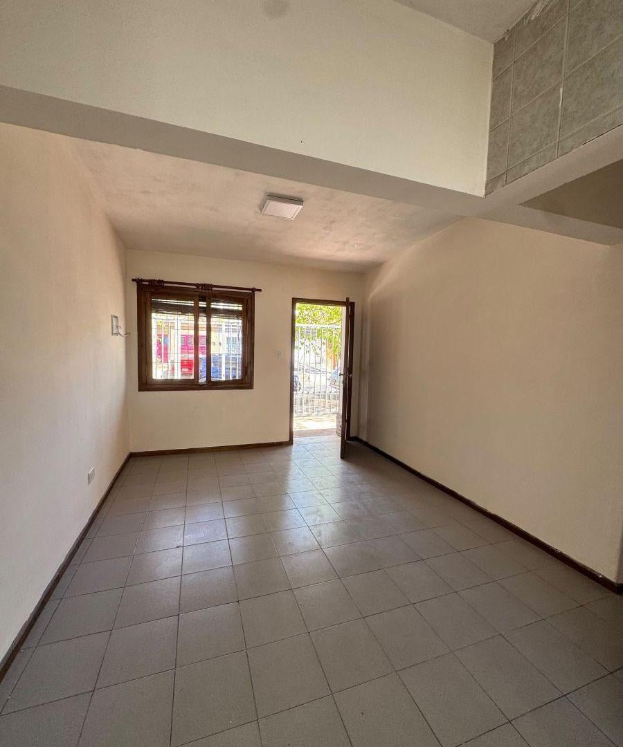 Foto de CASA REMODELADA | 3 DORMITORIOS | BARRIO LAPRIDA, GODOY CRUZ | PATIO Y, imagen 2