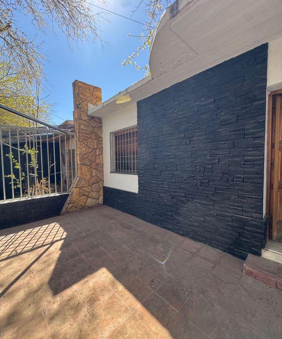 Foto de CASA REMODELADA | 3 DORMITORIOS | BARRIO LAPRIDA, GODOY CRUZ | PATIO Y, imagen 1