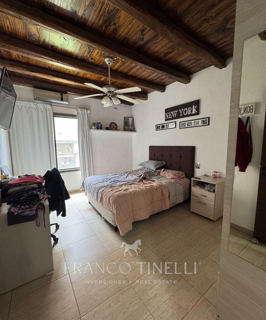 Foto de CASA EN VENTA – 3 DORMITORIOS - B° VIÑAS DEL TORREÓN, MAIPÚ - PILETA, imagen 2